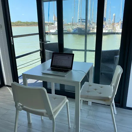 Botel Houseboat Cadiz El Puerto - Casa Flotante