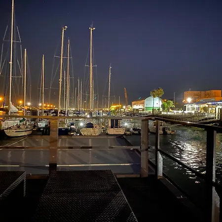 Botel Houseboat Cadiz El Puerto - Casa Flotante *