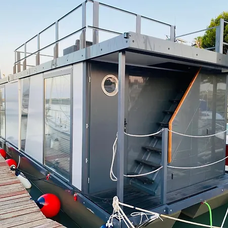 Botel Houseboat Cadiz El Puerto - Casa Flotante *