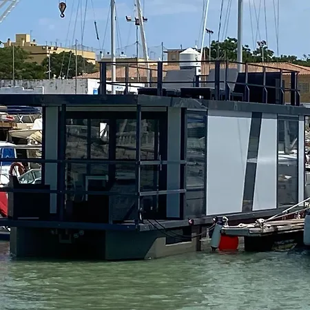 Botel Houseboat Cadiz El Puerto - Casa Flotante