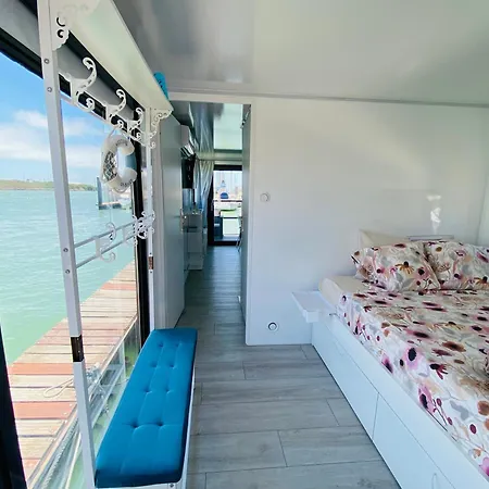 Botel Houseboat Cadiz El Puerto - Casa Flotante *